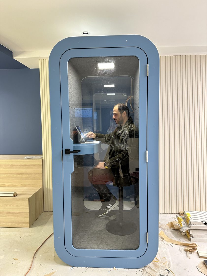 Telefon görüşme kabini