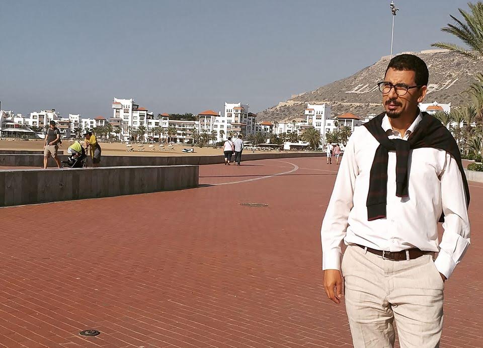 تلويحة.. قصيدة للشاعر المغربي عبداللطيف الوراري