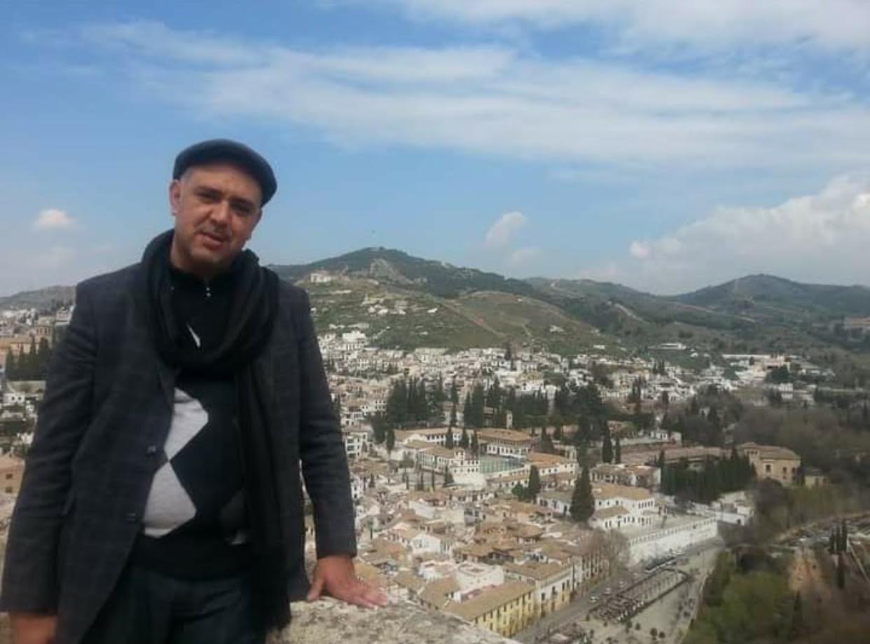 هشام استيتو شاعر مغربي.. يتسلَّى بِانبلاج الضَّوء