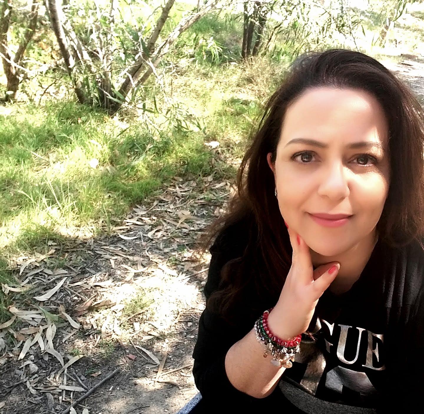 أفراح الجبالي شاعرة تونسية.. الكثير الكثير من الورد المخمور