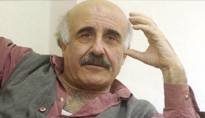 عباس بيضون الناثر اللبناني الذي طالب رموز الشعر العراقي بشكر المحتل الأمريكي