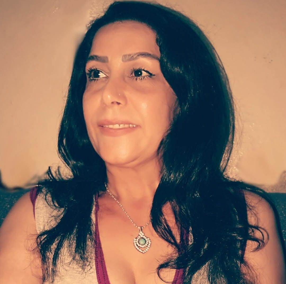 وفاء الشوفي شاعرة سورية..ما يلمع كالماء في بئر جسد حواء