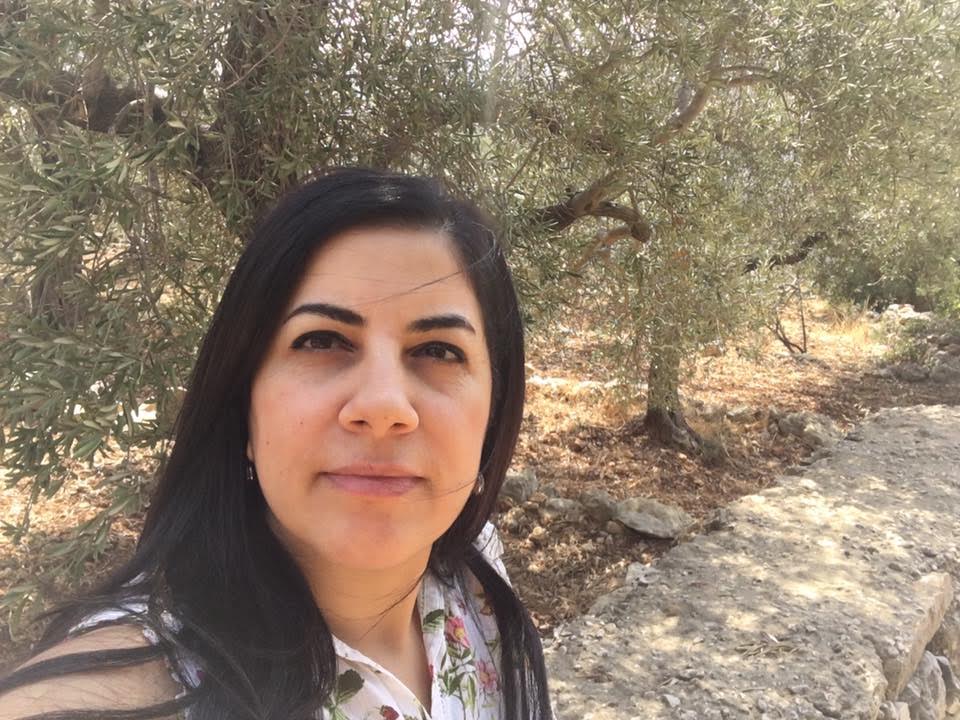 ميشلين مبارك شاعرة لبنانية.. تشهد احتراق الفصول