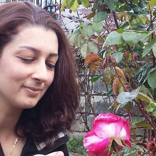 ليزا خضر ، شاعرة سورية..تثمل من أنوثةِ المطر