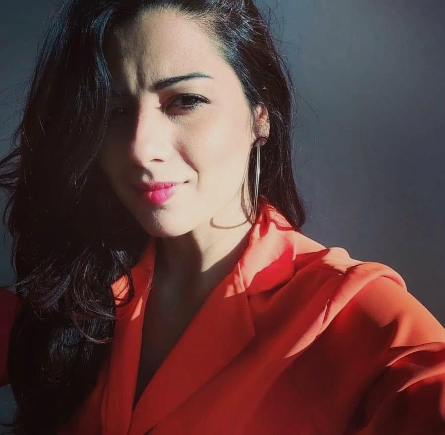 فاطمة كرومة شاعرة تونسية تتعلق بالقشة لعلّها تغرق