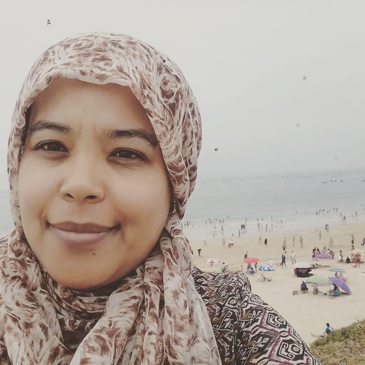 فاطمة حاسي شاعرة مغربية.. يحدث بما يليق بظل خرافي!