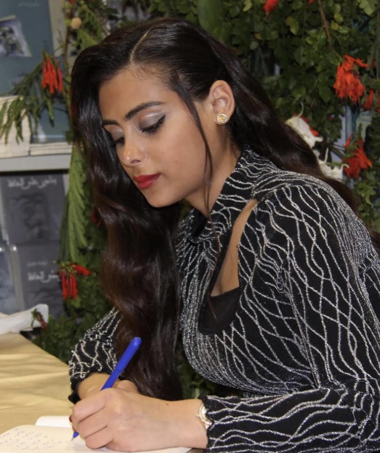 لودي شمس الدين، شاعرة لبنانية (قصيدة) حب بريء وعنيف