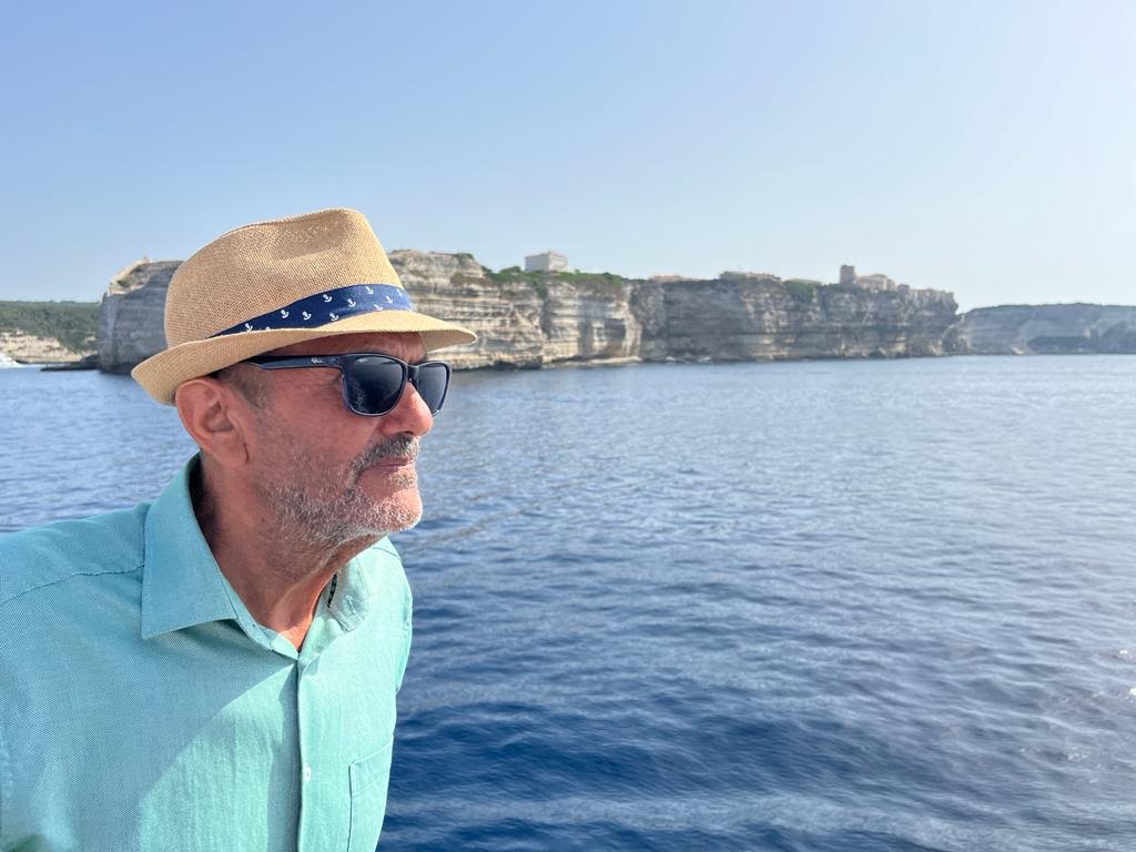 استطلاع ملحق ثقافات وآداب: مقاربة مغرب / مشرق: حوار مع الشاعر الطاهر لكنيزي