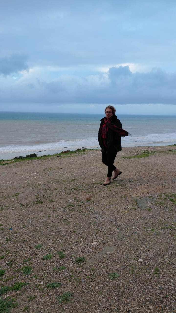 سعاد راجي، شاعرة مغربية..”قصيدة” ..شُقّ بكَ البحر