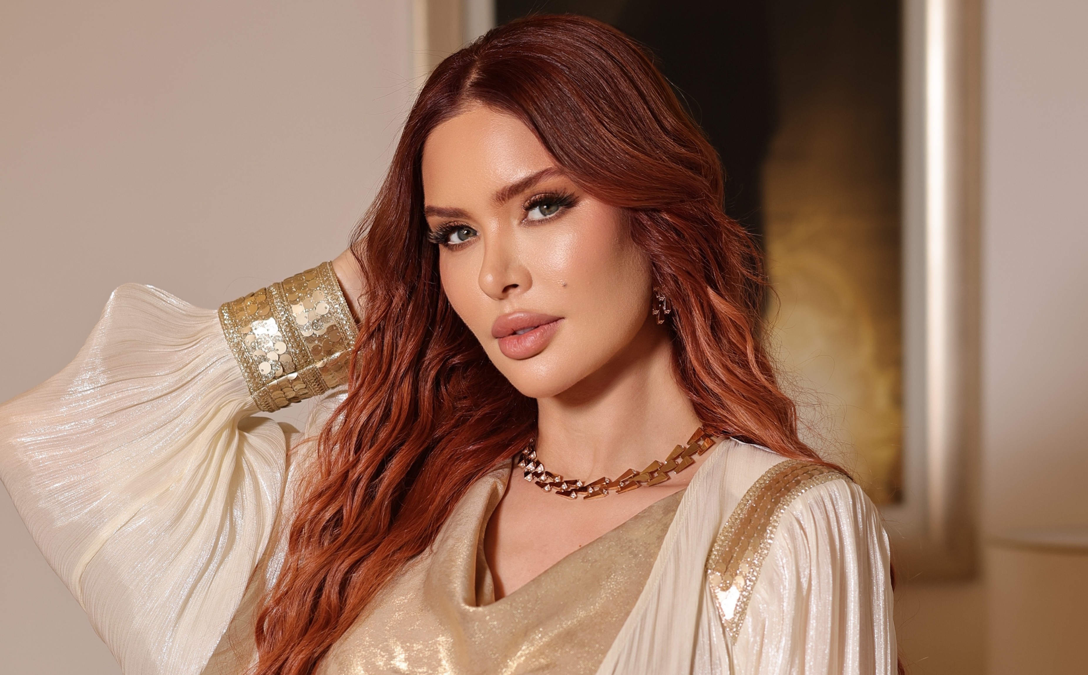 عايشه عثمان تهدي الامارات اغنية ” فهمتوا السر”