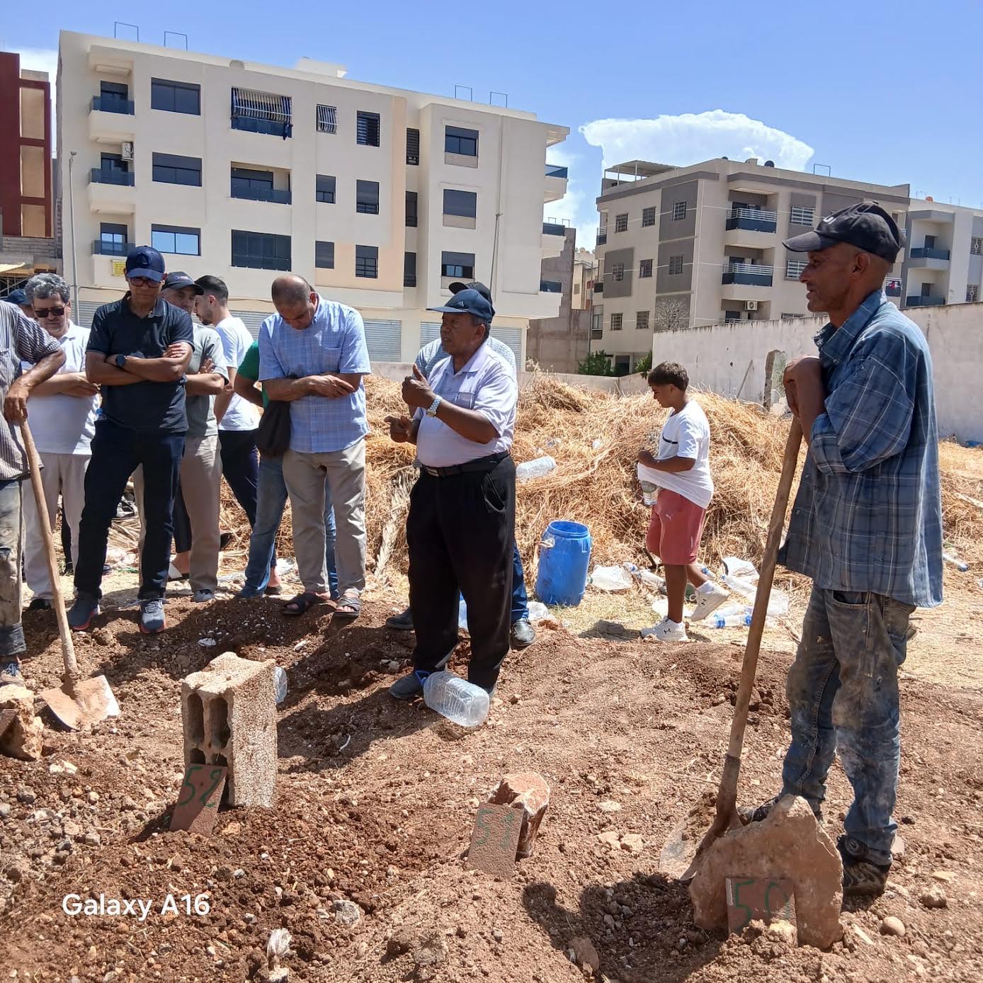 لحظة وداع باهتة لا تليق برائد الشعر المغربي،، وزير الثقافة أول الغائبين