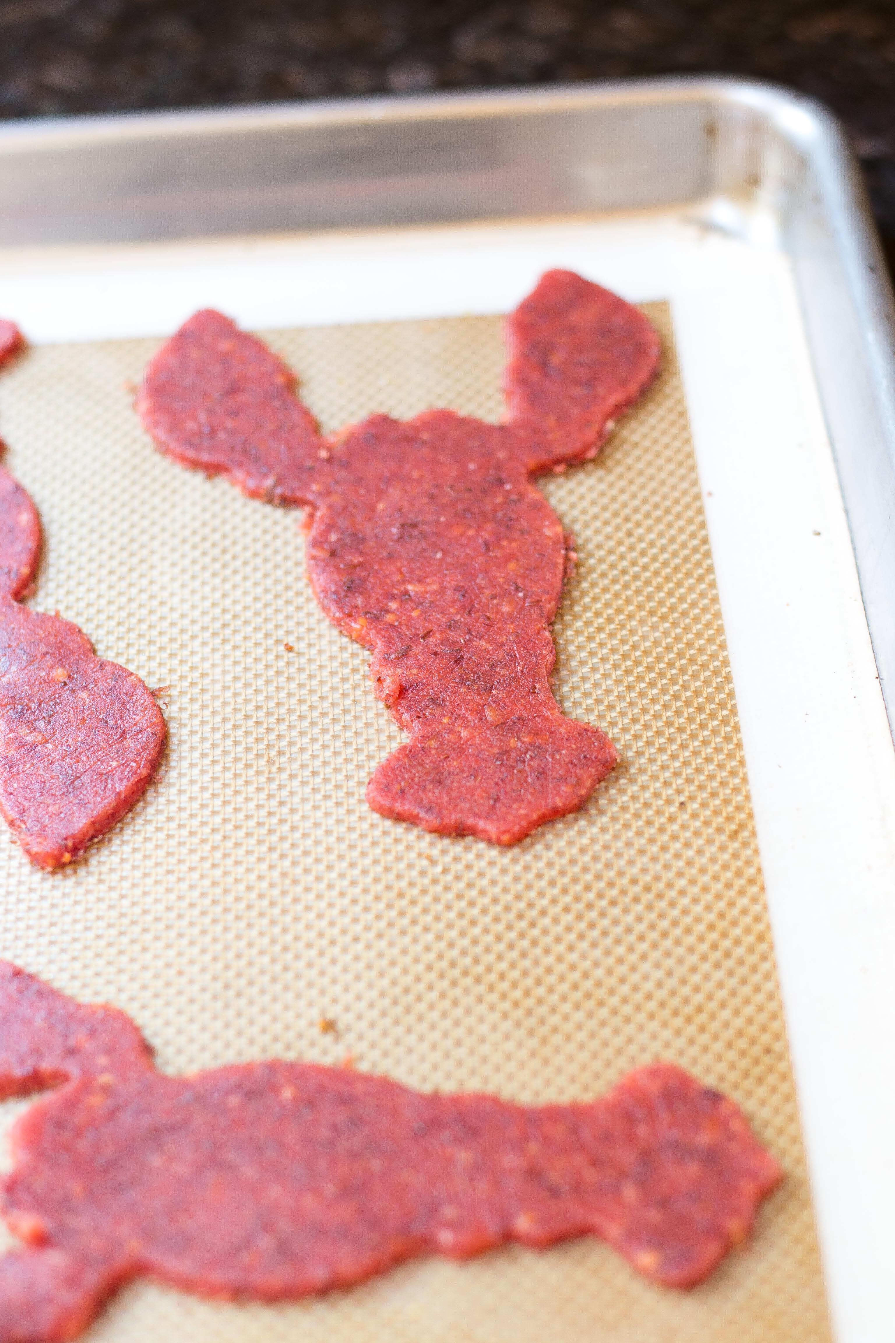 Red Lentil Lobster Crackers – Unique crackers with gorgeous color made from super healthy ingredients. Vegan, gluten-free, and dairy-free. | QueenofMyKitchen.com | #crackers #glutenfree #glutenfreerecipes #glutenfreesnacks #lobster #vegan #veganrecipes #dairyfree