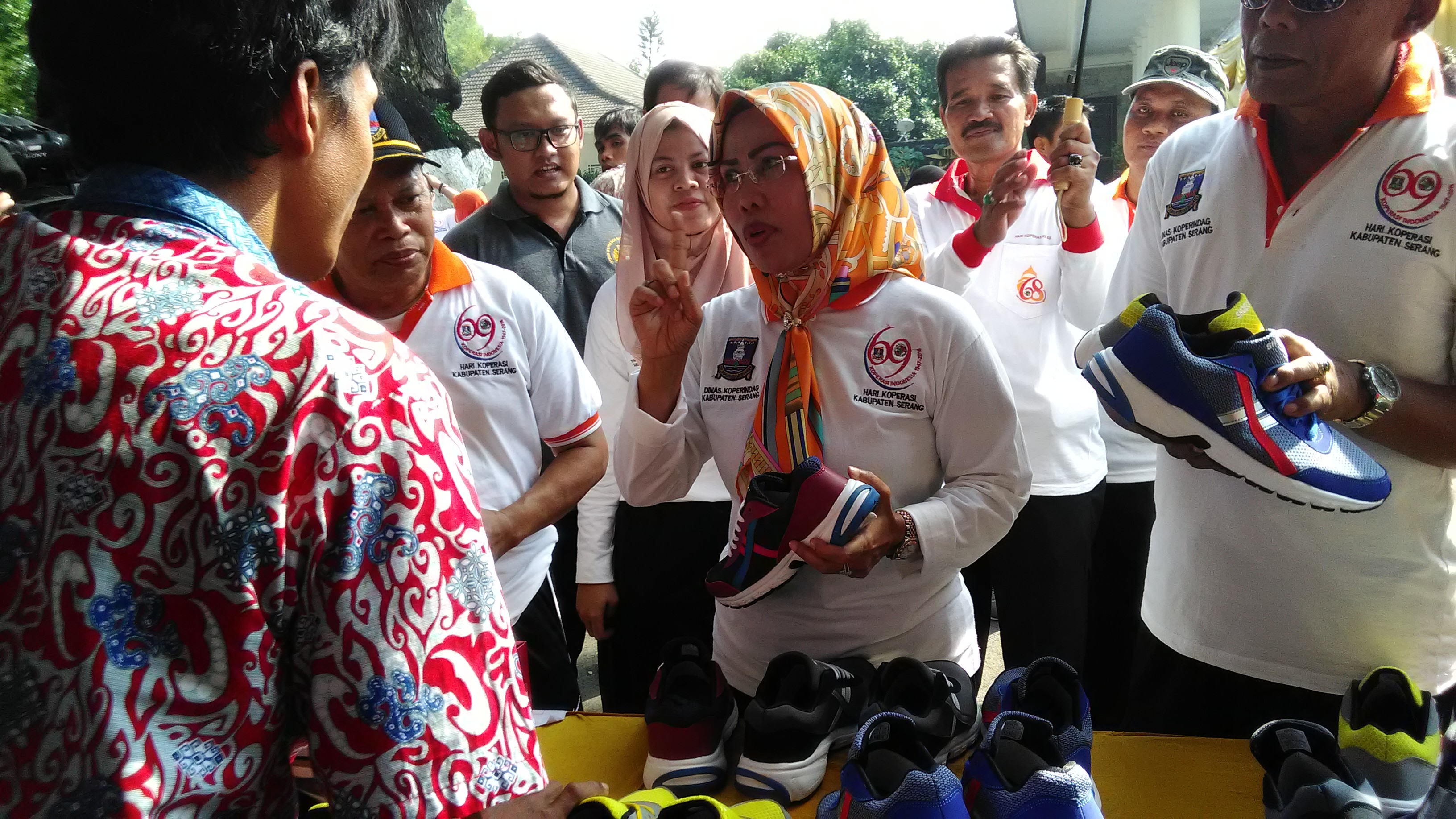 Bupati Serang Siap Beri Modal, Asal Pekerjakan Warga Lokal