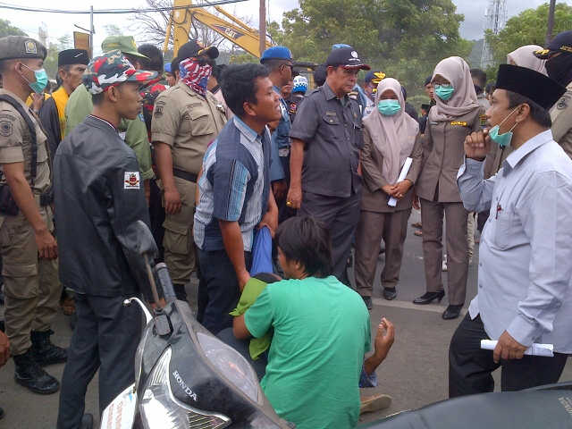 Pembongkaran Bangunan Liar di Grogol Ricuh, Pendekar Ikut Menyaksikan