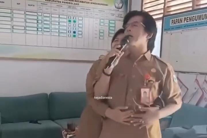 Viral! Kepsek dan Guru SD di Pandeglang Karaoke Mesra Saat Jam Belajar