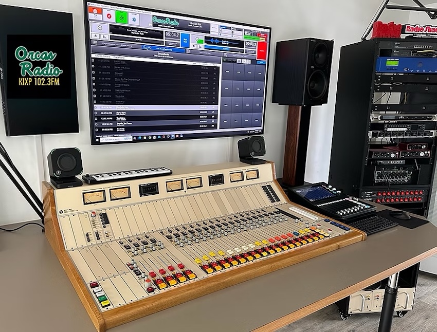Studio von Orcas Radio KIXP (Quelle: kixp.org, Screenshot: RadioBlog.eu)