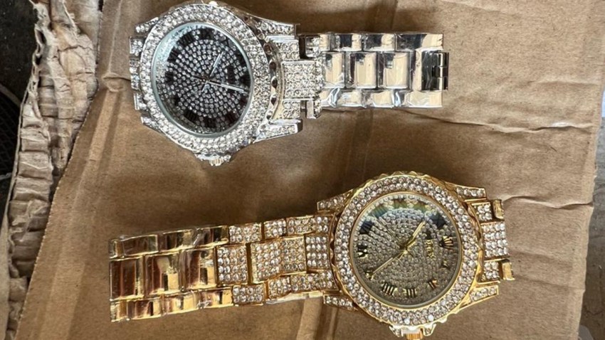 CONSTANȚA: Bunuri contrafăcute şi nedeclarate din Bangladesh şi China în valoare de 4,5 milioane de lei, depistate în port CONSTANȚA: Bunuri contrafăcute şi nedeclarate din Bangladesh şi China în valoare de 4,5 milioane de lei, depistate în port