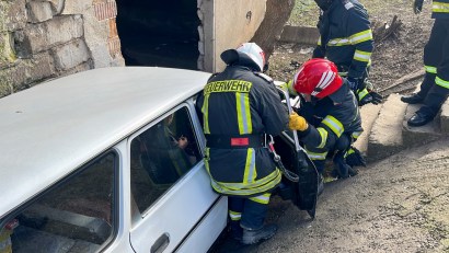TULCEA/VIDEO: Accident rutier grav. O persoană a rămas încarcerată