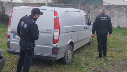 CONSTANŢA: Maşină confiscată şi amendă de 30.000 de lei pentru deşeuri aruncate la voia întâmplării