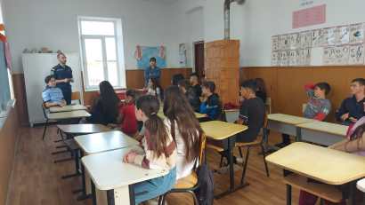 TULCEA: Activități de prevenire în școli privind consumul de droguri și bullying