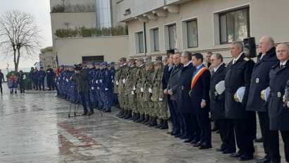 FOTO: Ziua Națională, sărbătorită cu onoruri militare, în Piața Republicii din Mangalia