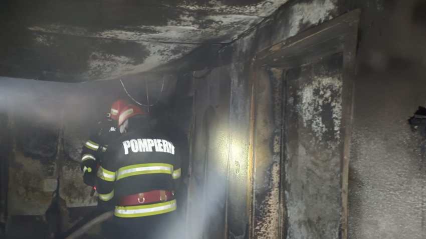 TULCEA: Incendiu la o navă cu cereale