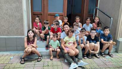 Adriana Păun, creatoarea conceptului „Ateliere manierate”: “În momentul în care intrăm în casă, să ne închidem telefoanele și să stăm de vorbă cu copiii”