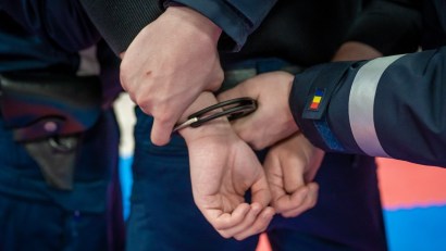 MEDGIDIA: Un tânăr și doi minori, arestați pentru tâlhărie calificată. Bărbatul de 18 ani mai are la activ încă două furturi