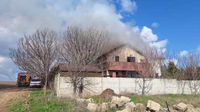 Arde o casă în Constanța
