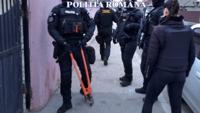 CUMPĂNA: Percheziţii la locuinţa unui bărbat acuzat de furt calificat. Prejudiciul este de peste 100 de mii de lei