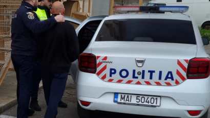 CONSTANŢA: Un bărbat a fost reţinut pentru 24 de ore pentru tentativă la omor, violare de domiciliu, distrugere, amenințare și încălcarea ordinului de protecție