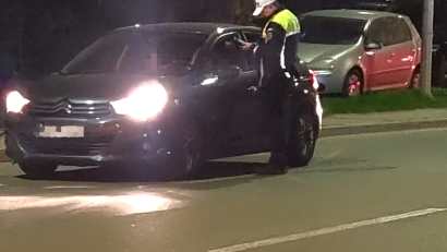Mai multe sancţiuni contravenţionale au fost aplicate de poliţiştii constănţeni, în urma unei acţiuni desfăşurate în unele cartiere din oraş