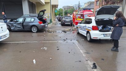 VIDEO | Accident rutier cu 4 mașini implicate, într-o intersecție din CONSTANȚA