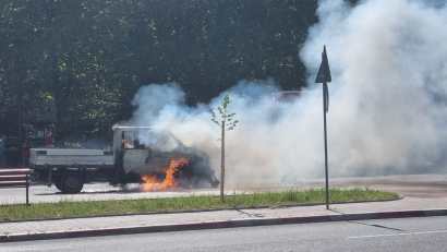 VIDEO/CONSTANȚA: Camionetă distrusă de flăcări