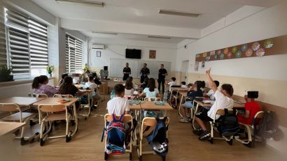 Elevii constănţeni s-au întâlnit cu poliţiştii care le-au vorbit despre violență, consumul de alcool și substanțe interzise