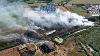 TULCEA: Arde un lan de grâu, cu risc de extindere la rezervoare de GPL