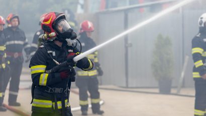 (FOTO-VIDEO) TULCEA: Filmul amplei intervenții de stingere a incendiului de la azilul pentru vârstnici