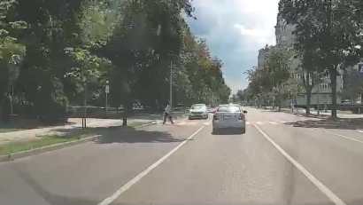 Şoferul care a condus ieri, pe contrasens, pe bulevardul Tomis, sancţionat de poliţiştii constănţeni. Bărbatul are 70 de ani