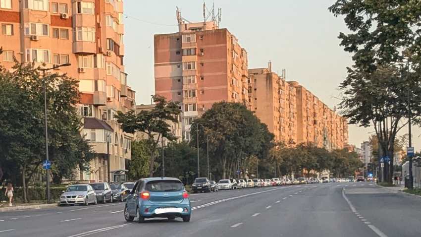 FOTO/CONSTANȚA: Situație potențial periculoasă în trafic, pe bulevardul Lăpușneanu, din cauza semnalizării rutiere
