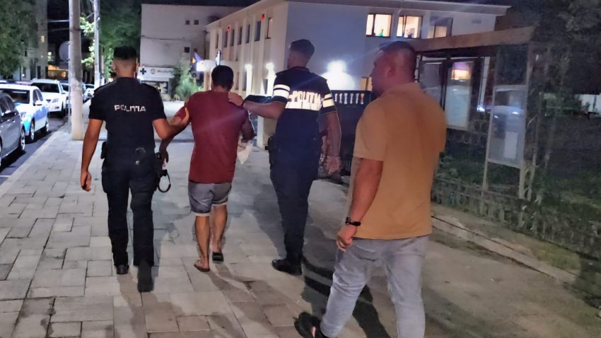 Trei bărbaţi bănuiţi de lipsire de libertate în mod ilegal, amenințare, violare de domiciliu și complicitate la lovirea sau alte violențe, reţinuţi de poliţiştii din Medgidia