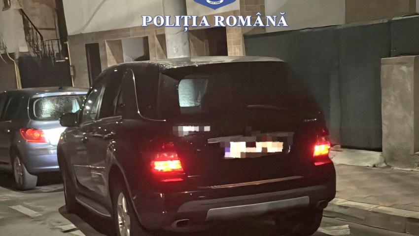 CONSTANŢA: Un şofer băut şi posibil drogat nu a oprit la semnalul poliţiştilor, iar când a fost prins, a încercat să fugă. Bărbatul, în vârstă de 44 de ani, este cercatat de oamenii legii