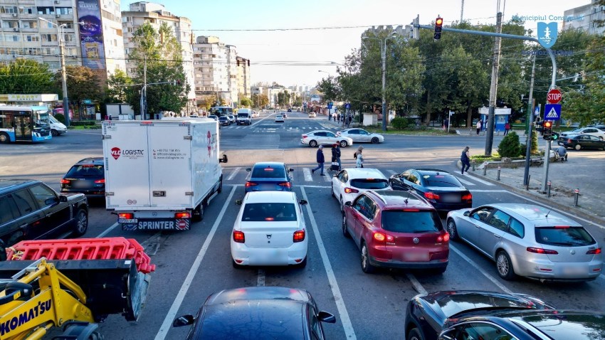 CONSTANȚA: Intersecția bulevardului Tomis cu strada Soveja are un nou sistem de semaforizare