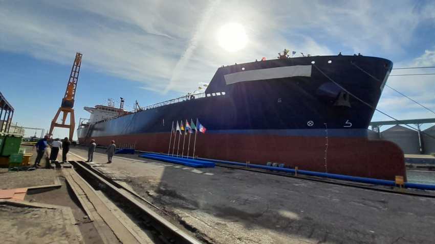 Tancul de produse petroliere si chimice Histria Narvi – foto – Adrian Bancila