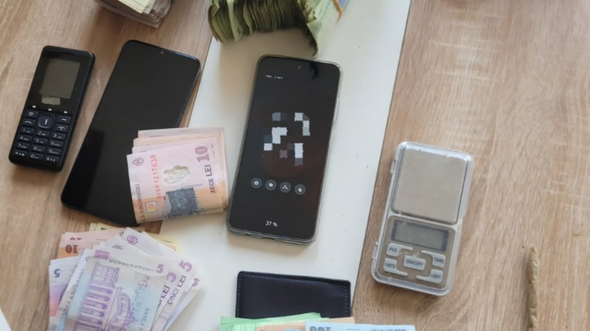 droguri, telefoane, bani - foto - IPJ Constanta