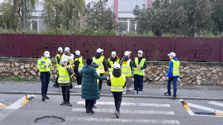 Polițiștii constănțeni au organizat o acțiune despre siguranța în trafic cu elevii din cadrul Școlii Nr. 24 “Ion Jalea”