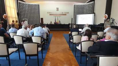 DJ 392 va fi modernizat pe o lungime de 3 km, între localitățile constănțene Vânători și Pecineaga. Proiectul a fost votat în ședința de Consiliu Județean