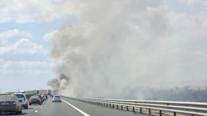 Din cauza unui incendiu de vegetație, traficul este blocat pe Autostrada A2
