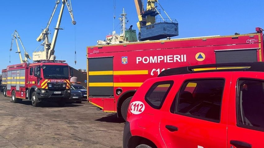 Incendiu în Șantierul Naval Constanța: Arde puntea unei nave aflate în reparații Incendiu în Șantierul Naval Constanța: Arde puntea unei nave aflate în reparații