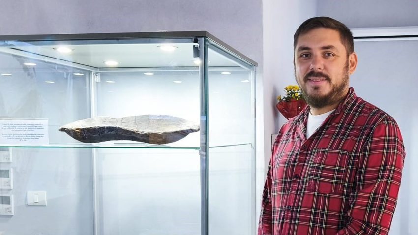 Piesa de Patrimoniu | Copaie din lemn, folosită ca sicriu de bebeluș, din expoziția dedicată Mormântului pictat de tip Hypogeu din Constanța Piesa de Patrimoniu | Copaie din lemn, folosită ca sicriu de bebeluș, din expoziția dedicată Mormântului pictat de tip Hypogeu din Constanța