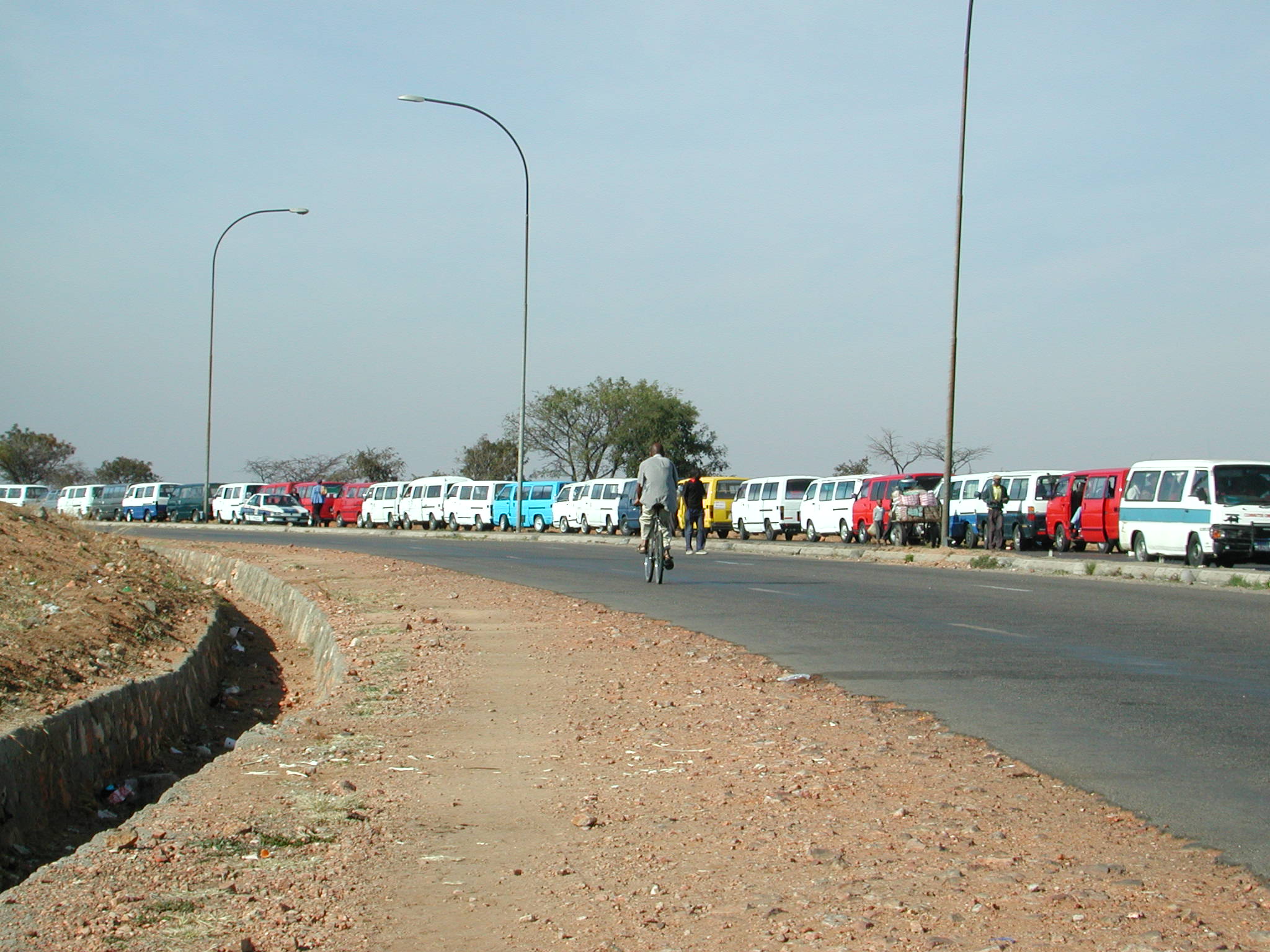 Long queues at a petrol station